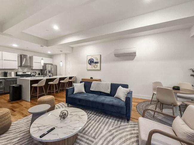 Photo - 236 W Thompson St Unit ID1055773P