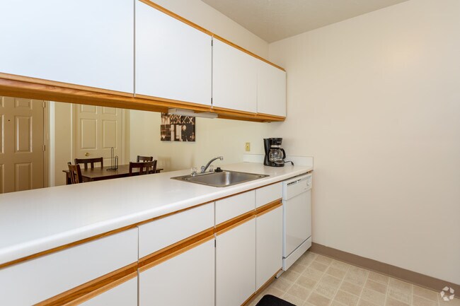 2 BR, 1 BA - 960 SF - Stoughton Estates Apartments