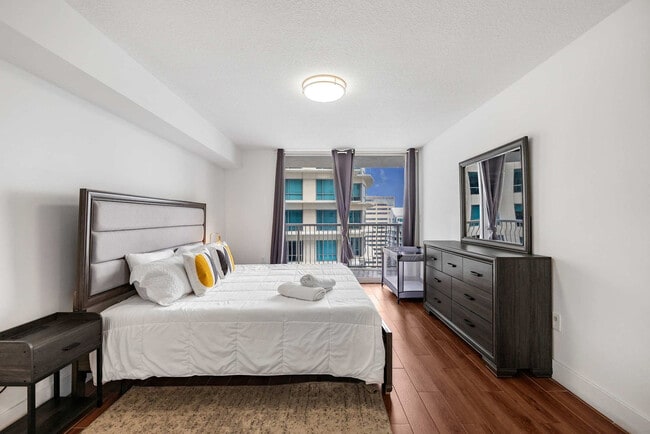 Photo - 1 SE 12th St Unit SI FL35-ID1022195P