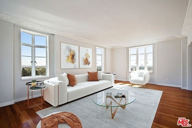 Building Photo - 1314 Hayworth Ave Unit 403