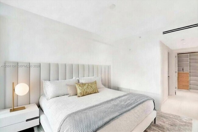 Photo - 9901 W Bay Harbor Dr Unit 401