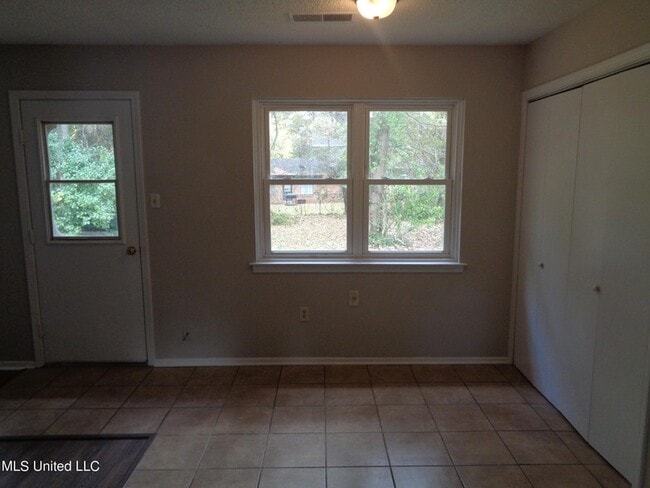 Photo - 5163 Haynes Dr