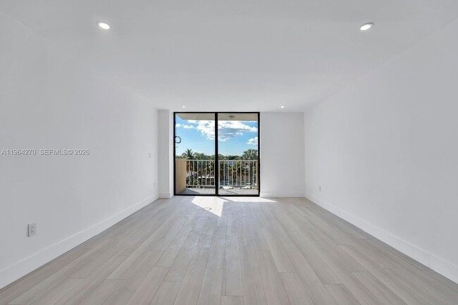 Photo - 2350 NE 135th St Unit 409