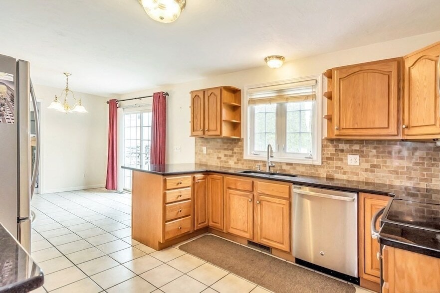 Photo - 469 Walnut St