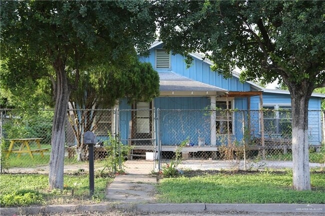 Building Photo - 221 W 14th St