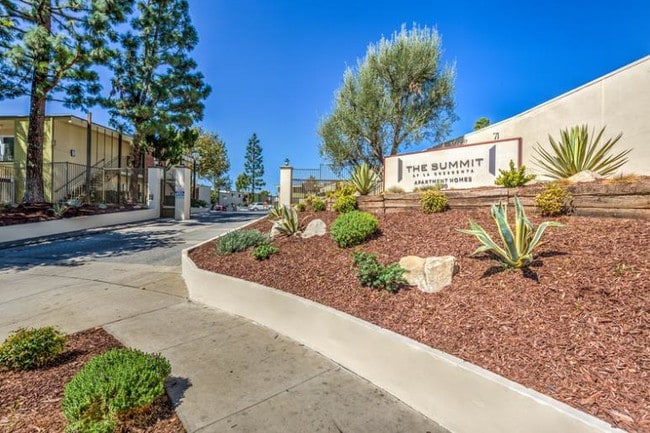 Photo - Summit La Crescenta