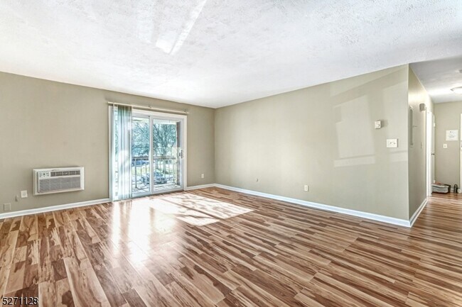 Photo - 798 Eves Dr