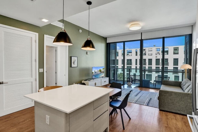 Building Photo - 1220 17th St Unit SI ID1503941P