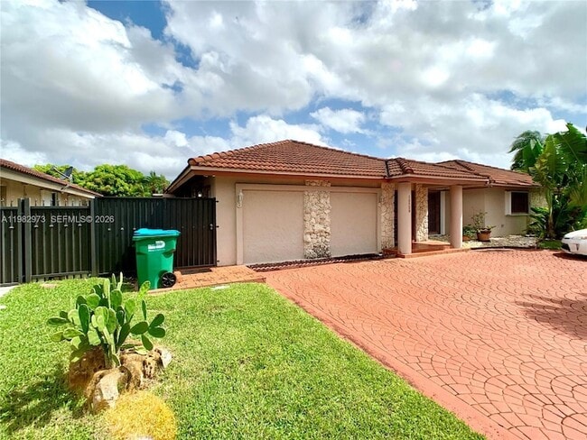 Building Photo - 15529 SW 69th Terrace Unit Side