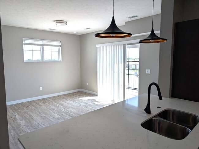 The Bennet 02 - Elm 26 Apartments