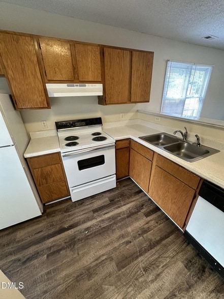 Photo - 2938 Faversham Pl