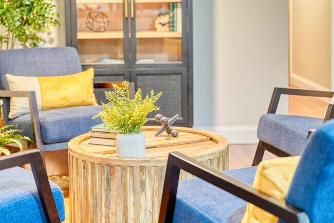 Building Photo - 20891 Lakeshore Dr Unit ID1297043P