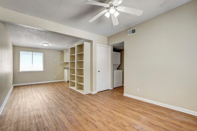 Photo - 2408 Longview St Unit 211