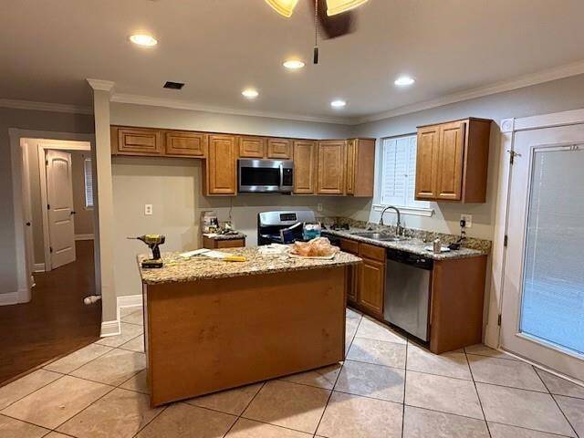 Photo - 2013 N Woodlawn Ave