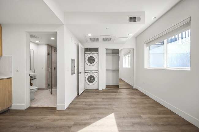 Photo - 7050 Hawthorn – Apartments & Co-Living