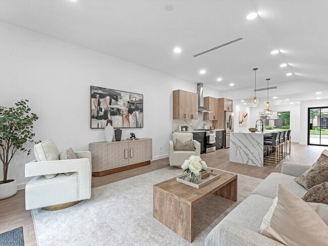 Photo - 1826 Woodcrest Dr