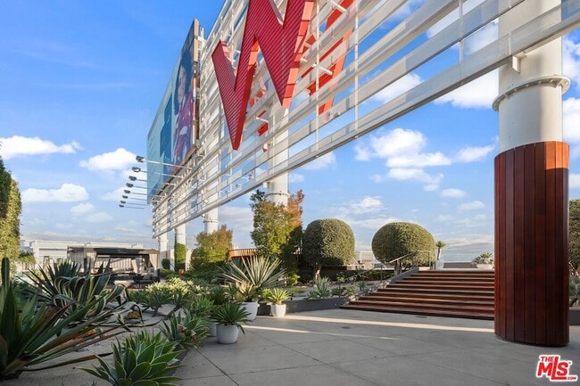 Photo - 6250 Hollywood Blvd