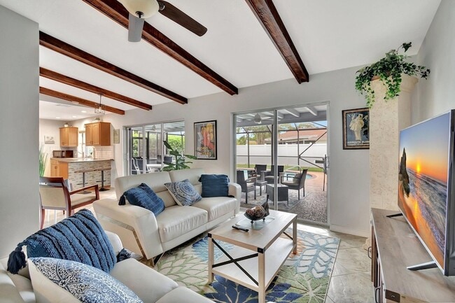 Photo - 577 SW 24th Ave