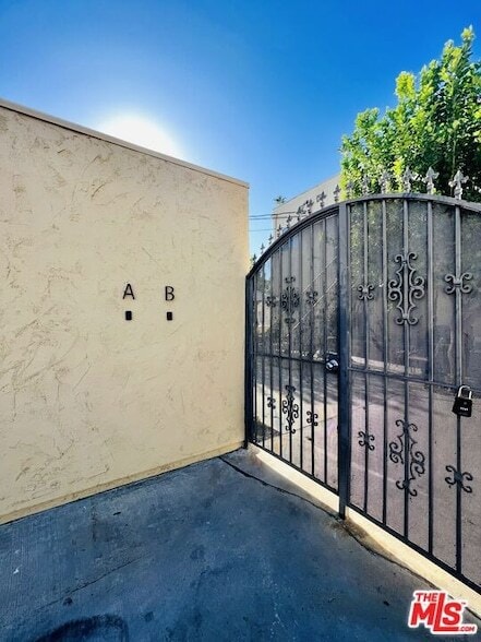 Photo - 1056 Winchester Ave