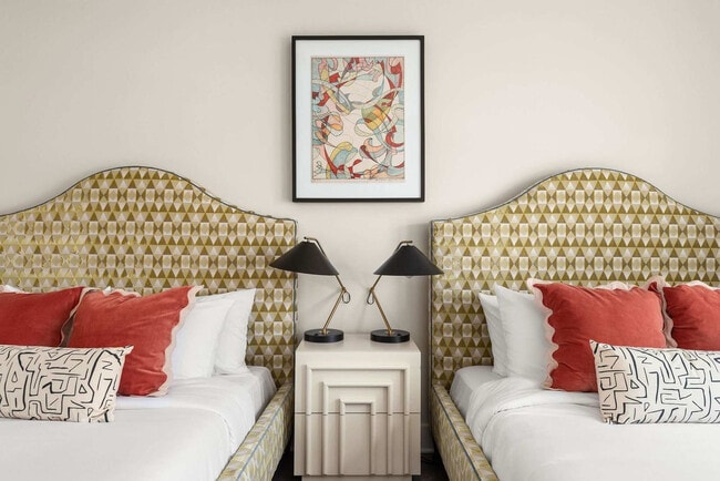 Photo - 770 E Argyle Ave Unit ID1312334P