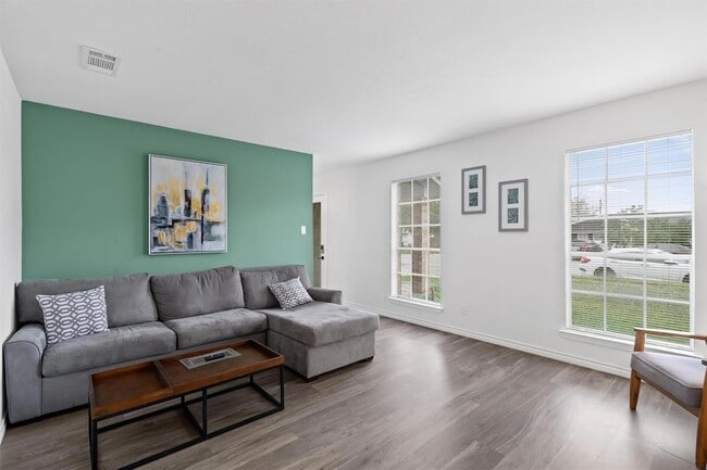 Photo - 405 E Logan St