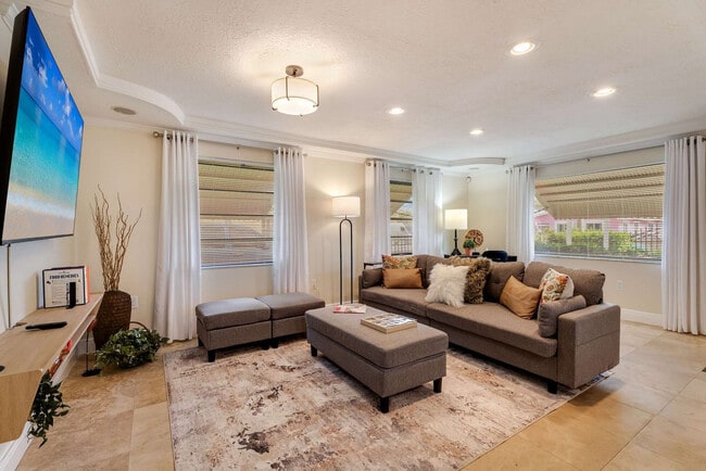 Building Photo - 2225 NW 170th Terrace Unit SI ID1580556P