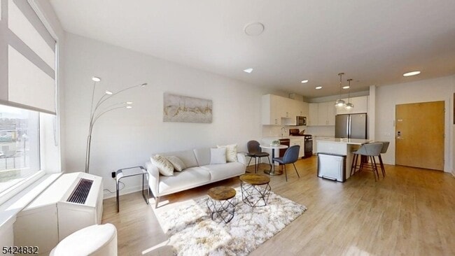 Photo - 1181 Morris Ave