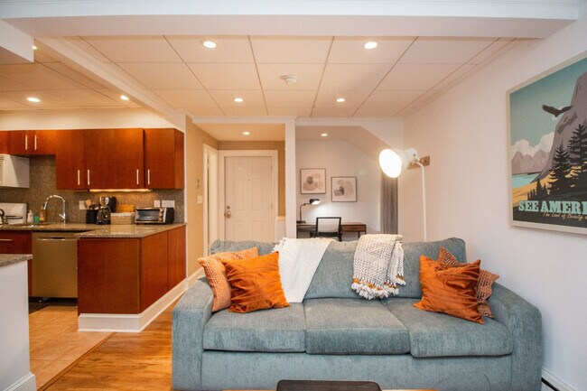 Photo - 1253 Beacon St Unit SI FL1-ID1237952P
