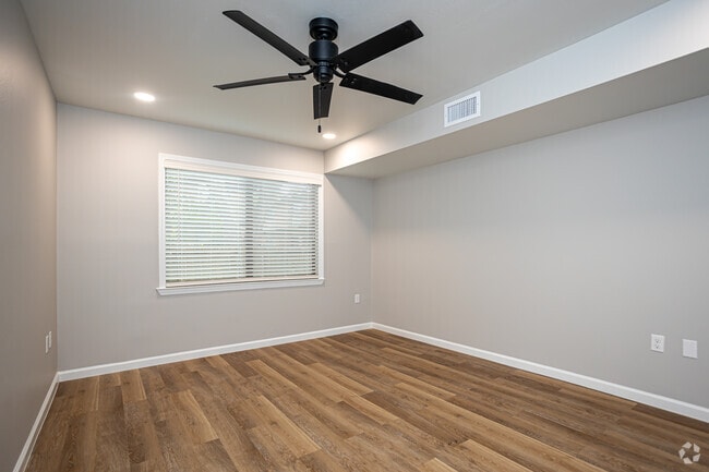 1BR, 1BA - 768SF - Gatehouse Apartments