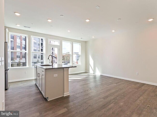 Photo - 1310 Parker Blvd