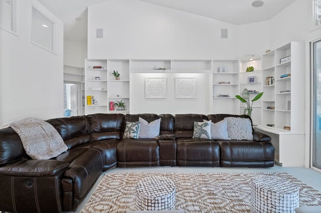 Photo - 13 Cleveland Ct Unit ID1261600P