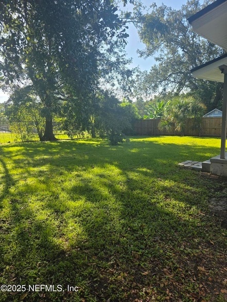 Photo - 1927 Delaroche Dr E