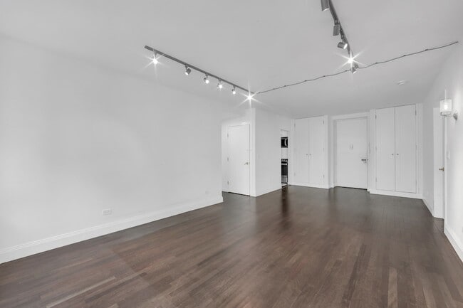 Photo - 155 W 70th St Unit 11C