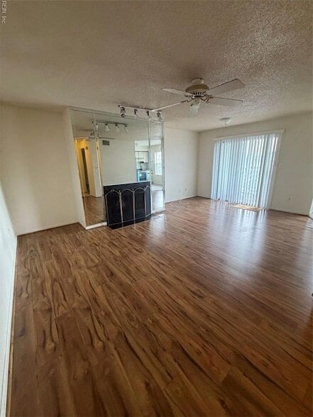 Photo - 616 Shoreham Ct