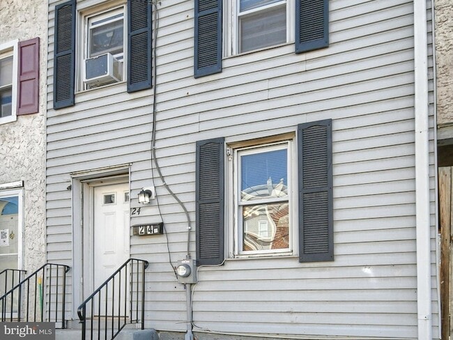 Photo - 24 W Front St