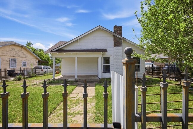 Photo - 2634 Emmett St