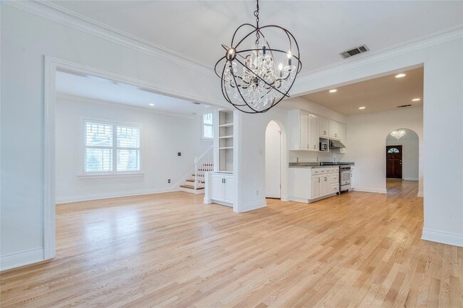 Building Photo - 512 E 49th St