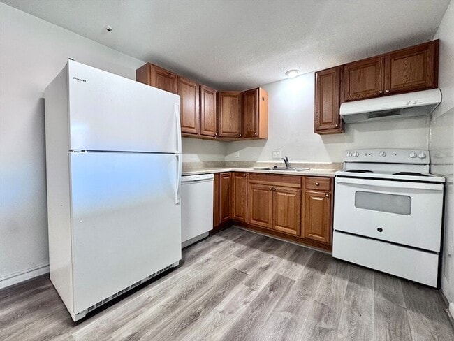 Building Photo - 50-58-58 Walnut St Unit 12
