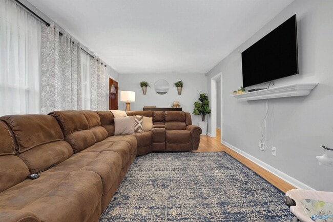 Photo - 619 Graycroft Dr SW