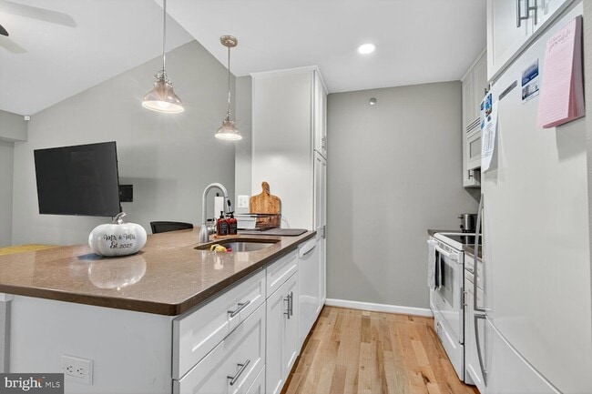 Photo - 3307 Wyndham Cir Unit 4165