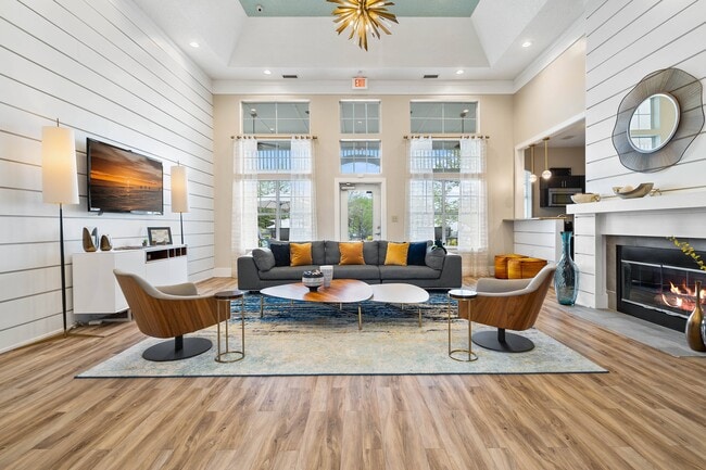 Photo - Hawthorne at Main