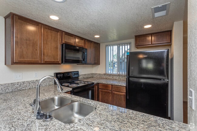 2BR, 2.5BA - 1,217SF - Kitchen - Heron Pointe Apartments & Townhomes