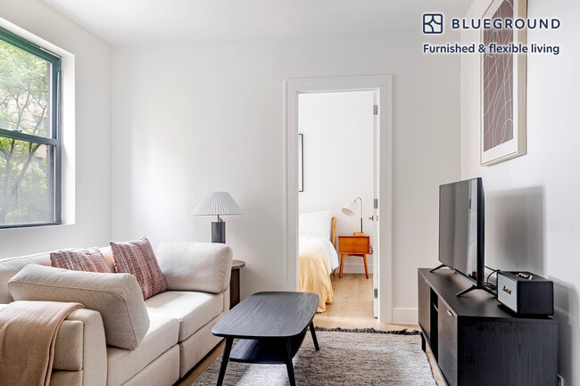 Building Photo - 138 E 38th St Unit FL3-ID1870