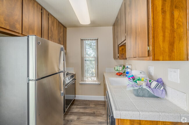 1BR, 1BA - 560SF w/ Brown Cabinets - Kitchen - Hazel Wood Apartments