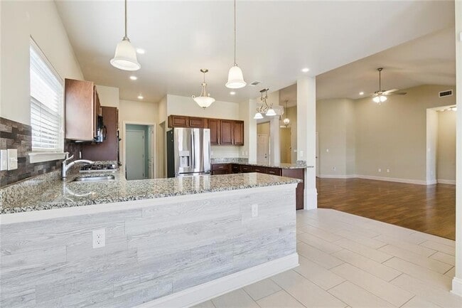 Photo - 2488 New Iberia Cir