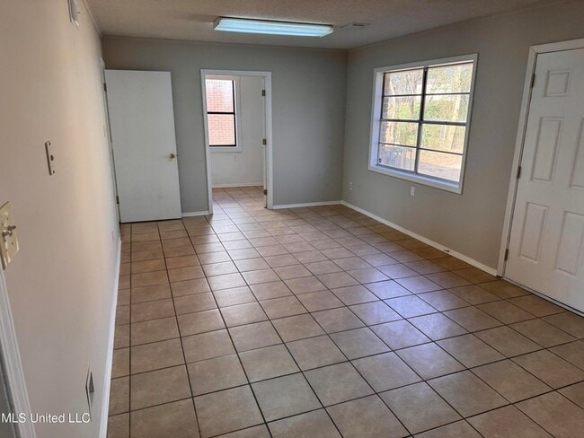 Photo - 2220 Ashland Dr