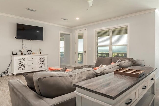 Photo - 1913 Cadillac Ave