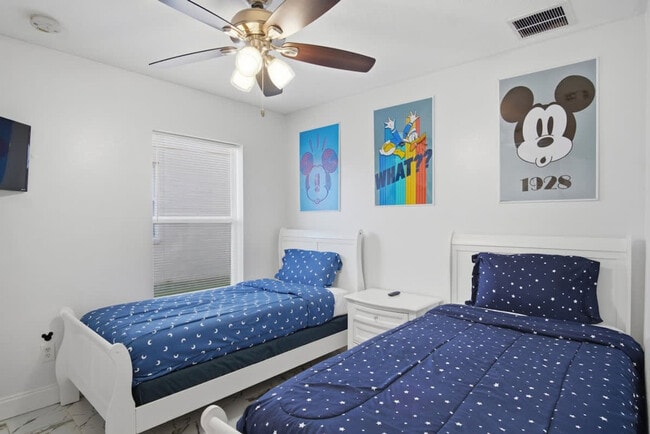 Photo - 242 Blue Jay Way Unit SI ID1520440P