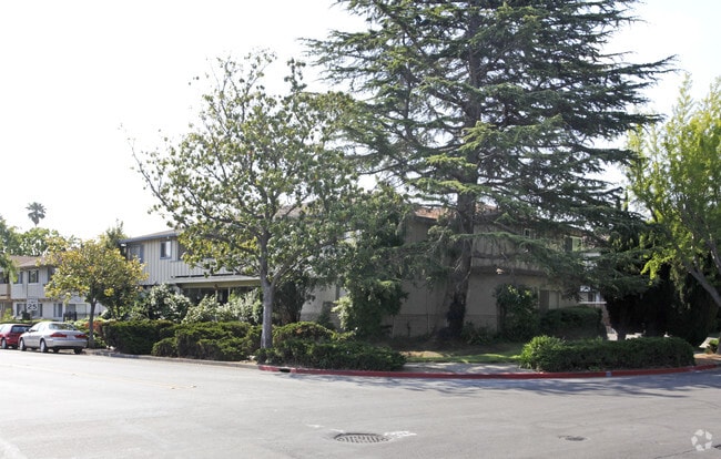 Photo - 674 Kirkland Dr