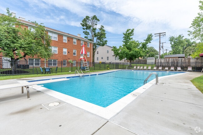 Building Photo - Aquahart Manor